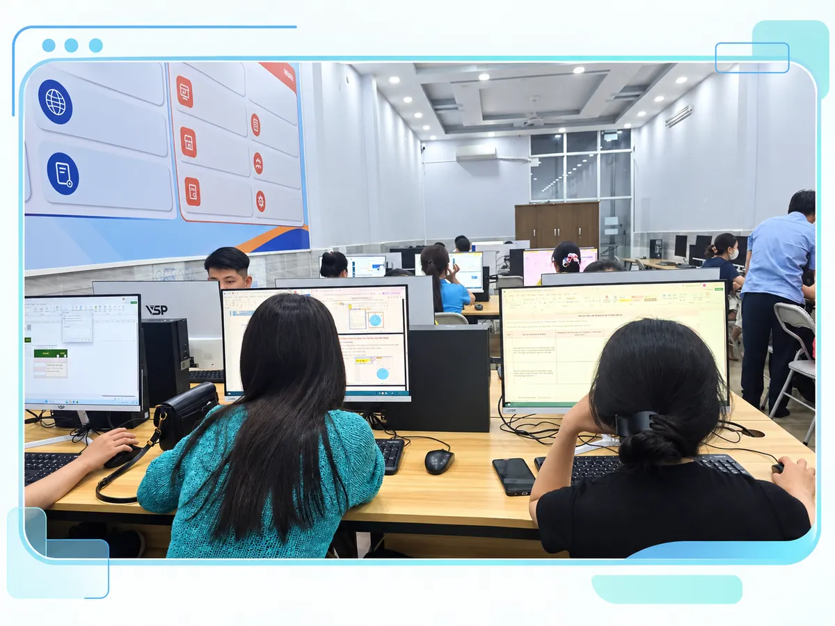 Ảnh minh họa thiết kế từ lớp tin học thực tế do chủ website cung cấp, dùng cho nội dung Tự đánh giá bài thực hành tin học sau một tuần luyện tập.