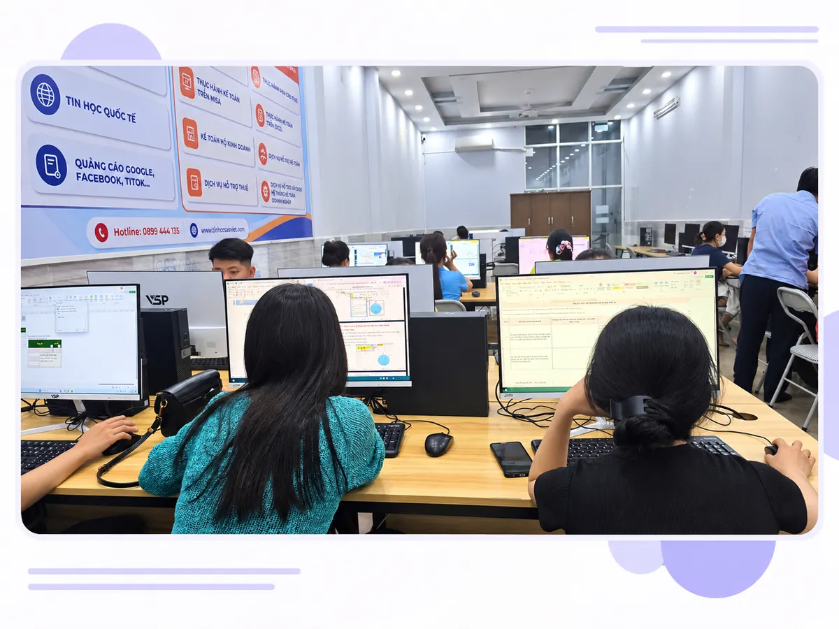 Ảnh minh họa thiết kế từ lớp tin học thực tế do chủ website cung cấp, dùng cho nội dung Word: tạo tài liệu hướng dẫn có tiêu đề và ảnh minh họa rõ ràng.